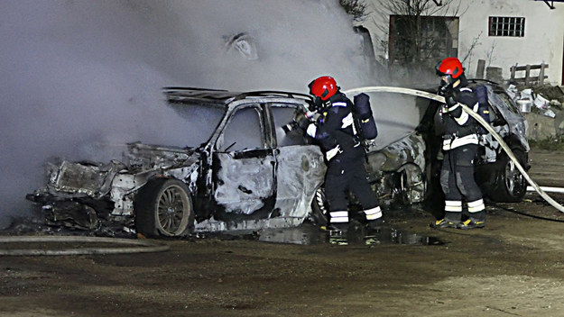 Akcja strażaków na parkingu przy ul. Nowodworskiej w Elblągu /Fot. Łukasz Nosarzewski / expresselblag.pl /