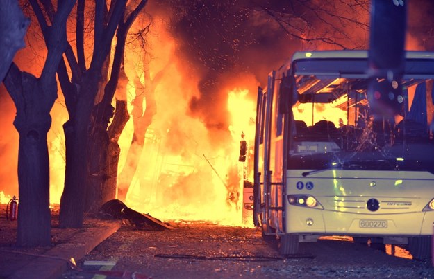 Akcja strażaków po wybuchu w centrum Ankary //STR /PAP/EPA