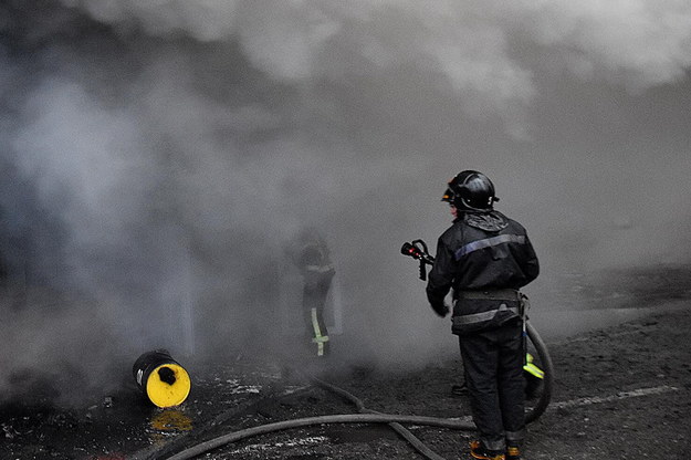 Akcja straży pożarnej podczas pożaru w Kijowie /DSNS /PAP