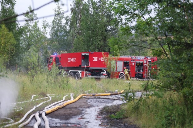 Akcja straży pożarnej w budynku dawnej lokomotywowni, która należała do zlikwidowanej kopalni Morcinek w Kaczycach /Zbigniew Meissner /PAP