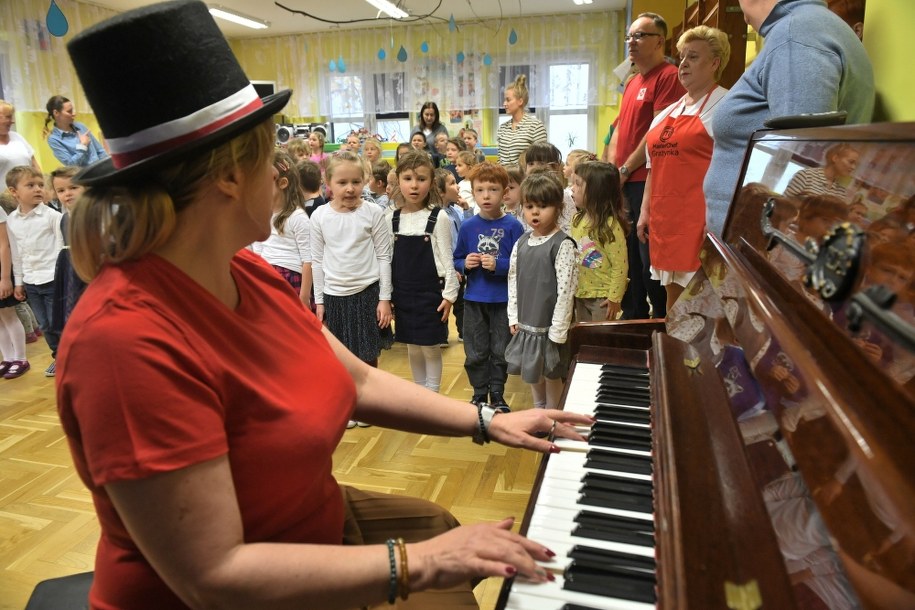 Akcja "Szkoła do hymnu" w przedszkolu nr 16 "Zaczarowany Zakątek" w Warszawie / 	Radek Pietruszka   /PAP