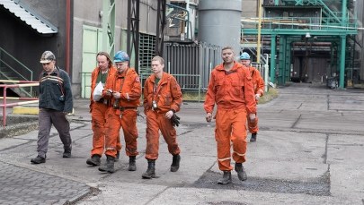 Akcja w kopalni w Karwinie. Ratownicy stawiają tamy, by ugasić pożar