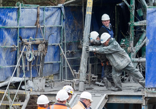 Akcja w kopalni: Zostało ok. 25 m odwiertu /Andrzej Grygiel /PAP