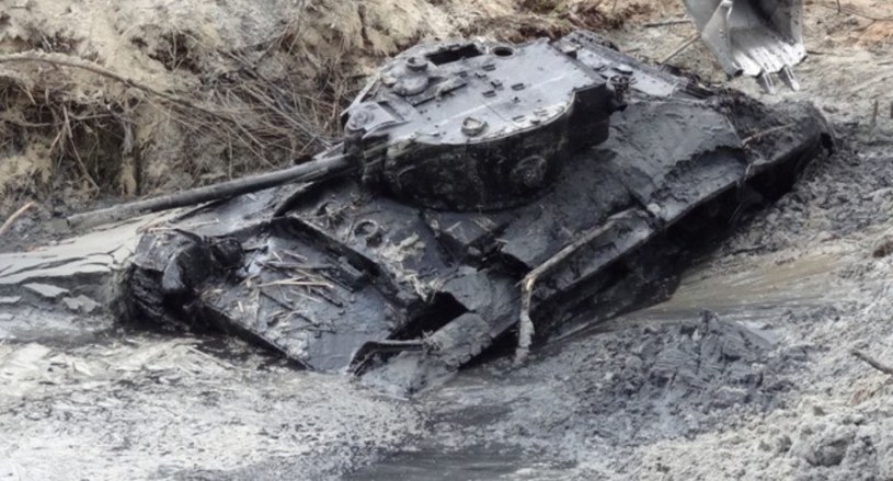 Akcja wydobycia czołgu Valentine Mk IX ze starego koryta rzeki Warty /YouTube