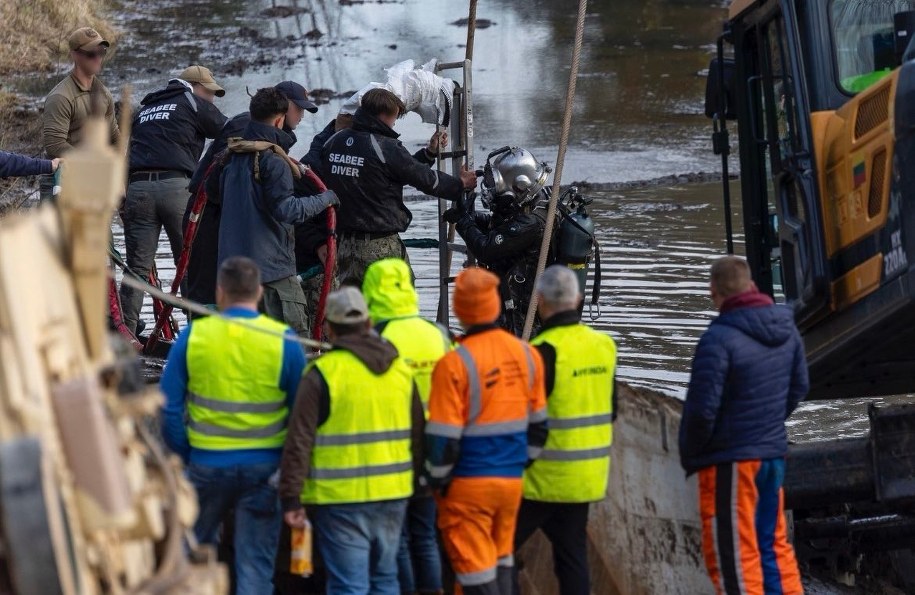 Akcja wydobywcza amerykańskiego transportera /Litewskie Siły Zbrojne /
