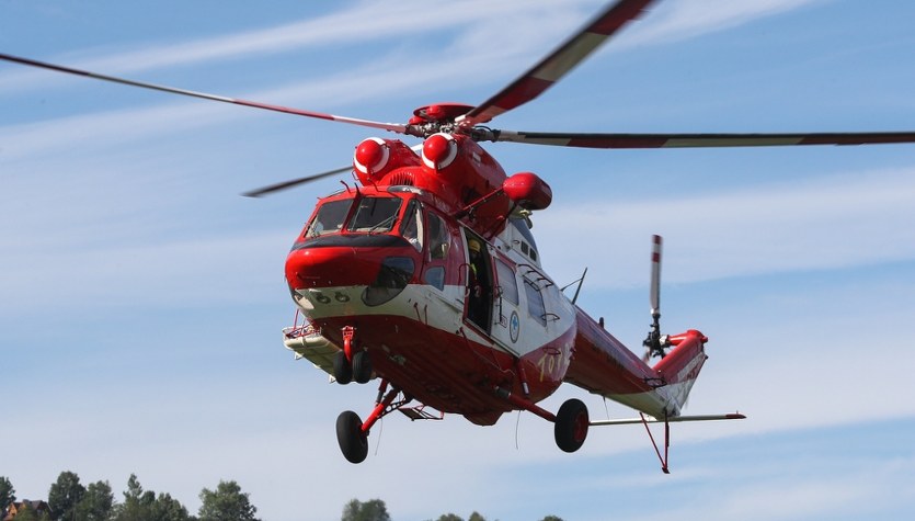 Akcja ze śmigłowcem w Tatrach. Turysta spadł w rejonie Rysów