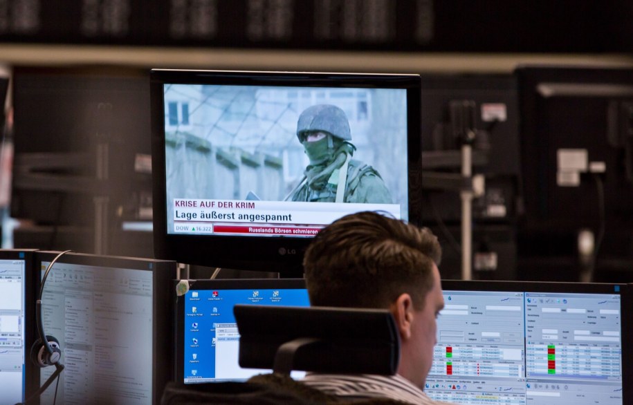 Akcje rosyjskich spółek pikują w dół /FRANK RUMPENHORST /PAP/EPA