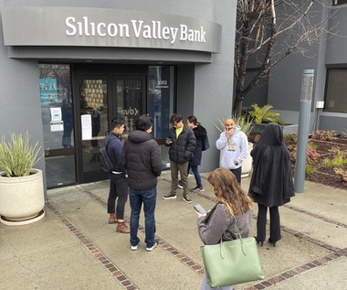 Akcje Silicon Valley Banku wycofane z obrotu giełdowego. Organy regulacyjne przejęły nadzór nad depozytami