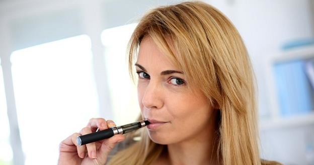 Akcyza na e-papierosy doprowadzi do załamania rodzimej branży? /&copy;123RF/PICSEL