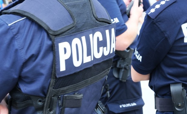 Akt oskarżenia po rasistowskim ataku. Napastnik kopał ofiarę po całym ciele 