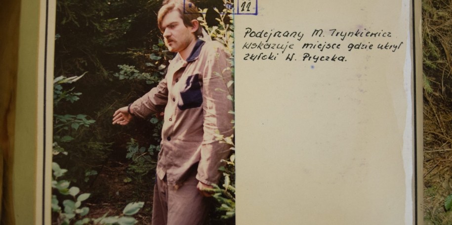 Akta sprawy karnej przeciwko Mariuszowi Trynkiewiczowi w Sądzie Okręgowym w Piotrkowie Trybunalskim /Grzegorz Michałowski /PAP