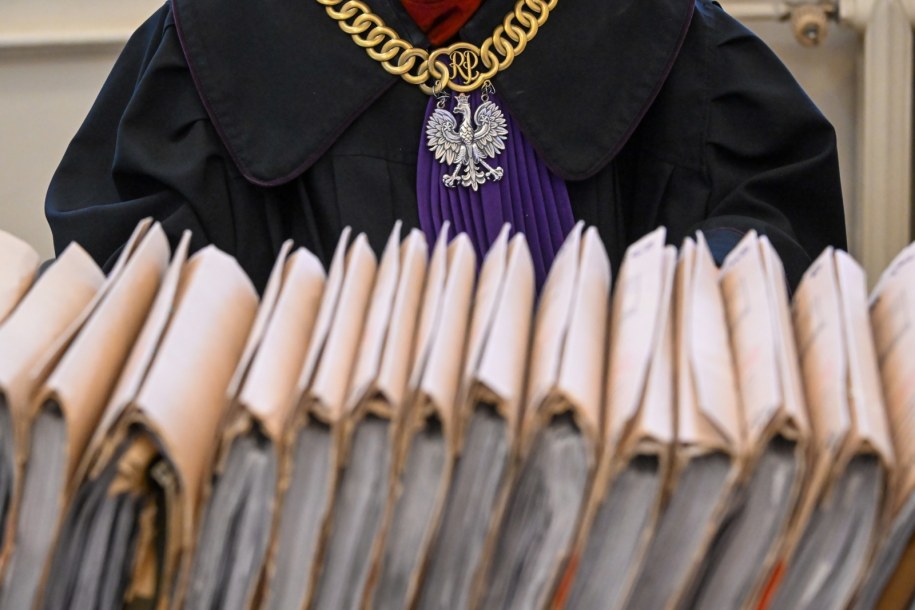 Akta sprawy na sali rozpraw Sądu Okręgowego w Gdańsku /	Andrzej Jackowski /PAP