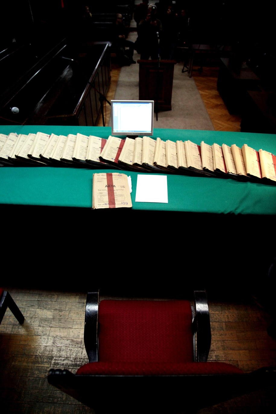 Akta sprawy w sądzie (zdjęcie poglądowe) /Tomasz Gzell    /PAP