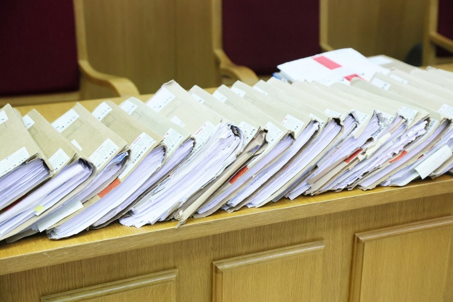 1600 tomów akt przywiezionych ciężarówką. Wszystko musi przeczytać jeden sędzia