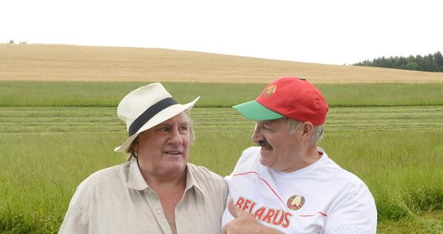 Aktor Gerard Depardieu (L) i Aleksandr Łukaszenka, prezydent Białorusi /EPA