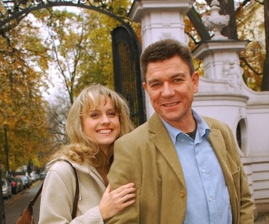 Aktor ma również na koncie wiele telewizyjnych kreacji. W "Klanie" wciela się w postać oficera Interpolu komisarza Kamila Kozyry; oglądaliśmy go również w kryminalnej "Sforze" (inspektor Walas), "Asie" (detektyw Piotr Serafin, na zdjęciu) czy "Trzecim oficerze" (doktor Janusz Sznajder).