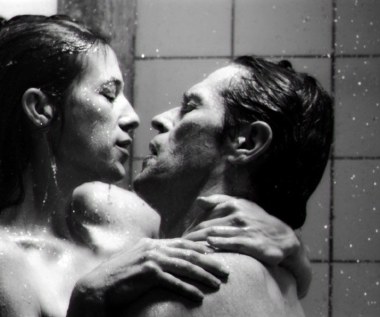 Aktor nigdy nie stronił od odważnych eksperymentów. W jego bogatej filmografii znajdziemy np. takie tytuły jak „Nimfomanka” i „Antychryst”. Oba obrazy Larsa von Triera wywołały spore poruszenie na festiwalach, a wielu krytyków zarzucało reżyserowi bezsensowne epatowanie przemocą i nagością.