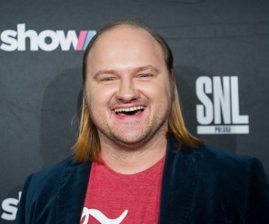 Aktor śmieje się z łatki "łysego z długimi włosami". 

- Ostatnio kolega mi mówił, że gdy nie było mnie na planie, ktoś pytał: "Gdzie jest ten łysy z długimi włosami?". Myślę, że to mnie wyróżnia. Na pewno mógłbym obciąć czy zgolić włosy dla roli, to samo z moją wagą. Dziewczyny zawsze naciskały, żebym trochę schudł, ale dla mnie moja waga nie jest problemem. Taki właśnie jestem, co nie znaczy, że nie dbam o siebie. Chodzę na siłownię, gram w piłkę, bo chcę być sprawny. A na potrzeby roli mógłbym bez problemu i schudnąć, i przytyć - Stankiewicz powiedział w rozmowie z PAP.
 