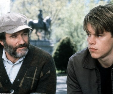 Aktorską karierę Matt Damon rozpoczął w 1988 roku od malutkiej roli w filmie "Mystic Pizza". Potem oglądaliśmy go w takich produkcjach, jak: "Geronimo: amerykańska legenda" (1993) czy "Zaklinacz deszczu" (1997), jednak uznanie Hollywood przyniósł mu dopiero "Buntownik z wyboru" (1998) Gusa van Santa.

Damon otrzymał za niego jedynego Oscara w karierze, jednak Akademia nagrodziła go nie za występ aktorski (nominacja w kategorii "najlepszy aktor pierwszoplanowy"), tylko za pracę scenarzysty (do spółki z Benem Affleckiem odpowiadali za tekst "Buntownika...").