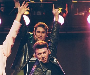 Aktorską karierę Milowicz rozpoczynał jednak na teatralnej scenie. 

Debiutem aktora był występ w kultowym musicalu Janusza Józefowicza "Metro". W Teatrze Buffo aktor stworzył wiele niezapomnianych ról w spektaklach: "Przeboje", "Do grającej kasy grosik wrzuć - 2", "Tyle miłości", "Przeżyj to sam", "Obok nas" czy "Niedziela na Głównym". 

Kreację Johna Travolty z musicalu "Grease" aktor powtórzył w spektaklu muzycznym na deskach Teatru Roma (na zdjęciu).