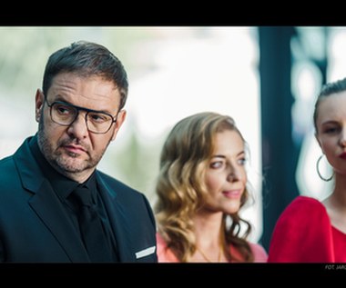 Aktorzy bardzo cenią sobie współpracę z Bartoszem Prokopowiczem. Chwalą go za kreatywność, pomysłowość i dobrą organizację pracy. Zdaniem Tomasza Karolaka film ma doskonałą konstrukcję i fabułę.  

– W tle fantastycznej i miłosnej historii rozgrywa się prawdziwy bój o polskie auto narodowe. To sytuacja, która nagle wpisuje się w kontekst, ponieważ jak słyszę, są propozycje różnych polskich samochodów elektrycznych i cała ta sprawa naszej, może na wyrost, dumy bardzo mnie zainteresowała. I jeżeli to jest podane w formie lekkiego filmu, to dlaczego nie? – Karolak mówi agencji Newseria Lifestyle.