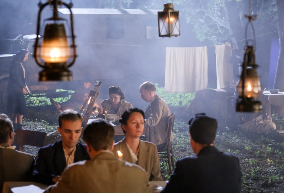 Aktorzy i statyści na planie zdjęciowym filmu "Miasto '44" /Paweł Supernak  /PAP