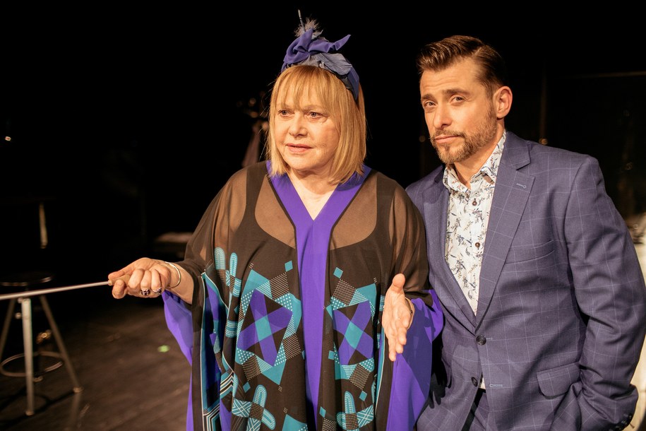 Aktorzy Joanna Żółkowska (L) i Kacper Kuszewski (P) podczas próby medialnej spektaklu "Pani Pylińska i sekret Chopina" / 	Albert Zawada /PAP