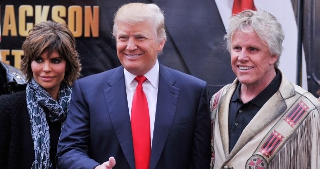 Aktorzy Lisa Renna i Gary Busey podczas spotkania z Donaldem Trumpem /AFP