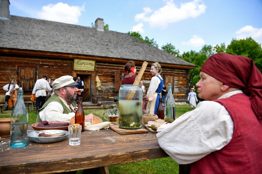 Aktorzy na planie filmowym /Piotr Polak /PAP