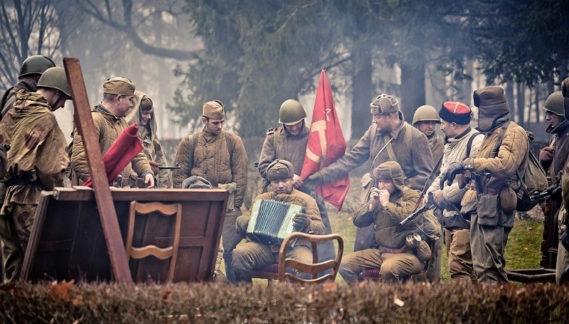 Aktorzy na planie "Kamerdynera" /Rafał Pijański / Filmicon /Materiały prasowe