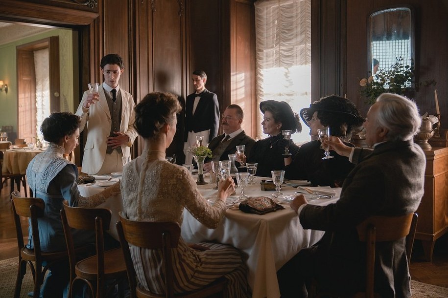 Aktorzy na planie nowego filmu Agnieszki Holland /fot. Marlene Film Production /Materiały prasowe