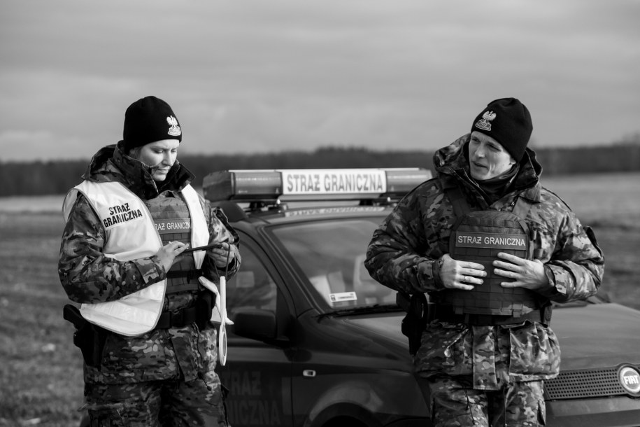 Aktorzy na planie "Zielonej granicy" /fot. Agata Kubis /Materiały prasowe