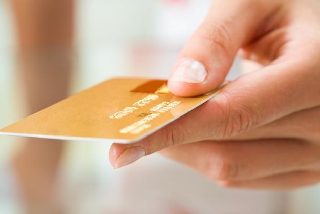 Aktualnie w naszych portfelach jest blisko 5,8 mln kart kredytowych /&copy;123RF/PICSEL