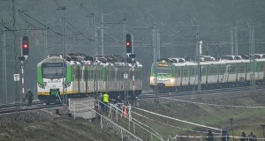 Akty dywersji na kolei. Zanim zauważono wyrwę, przez tory przejechały trzy pociągi