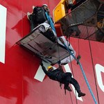 Aktywiści Greenpeace weszli na rosyjską platformę wiertniczą w Arktyce
