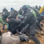 Aktywiści walczą o wioskę Luetzerath. Starcia z policją, latające petardy