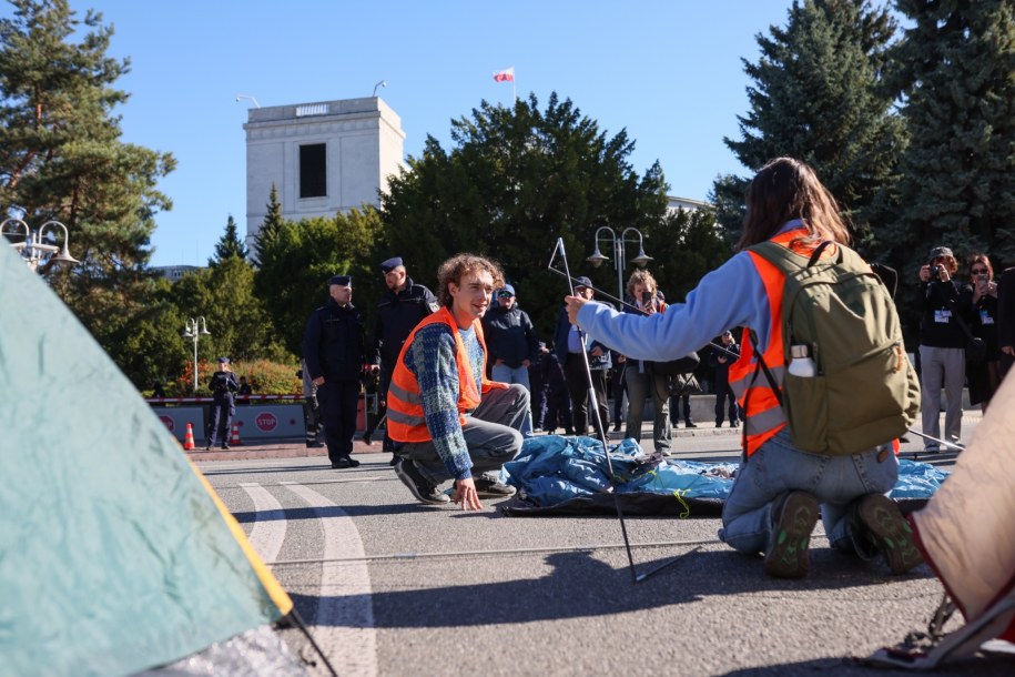 Aktywiści z Ostatniego Pokolenia /Leszek Szymański /PAP