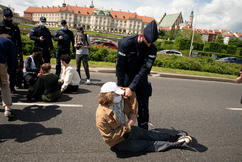 Aktywiści zablokowali Wisłostradę /Marzena Wystrach/REPORTER /East News