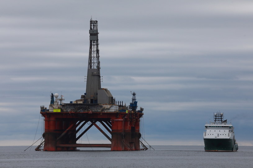 Aktywiści zatrzymali platformę wiertniczą BP /EPA/GREENPEACE UK /PAP/EPA
