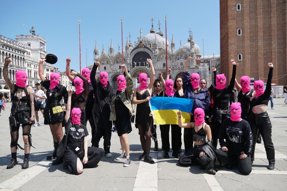 Aktywistki Pussy Riot na Placu św. Marka w Wenecji /PAP/EPA