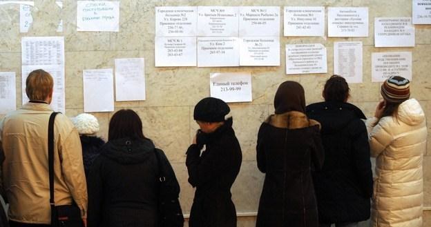 Aktywnie nowego zatrudnienia poszukuje 16 proc. respondentów /AFP