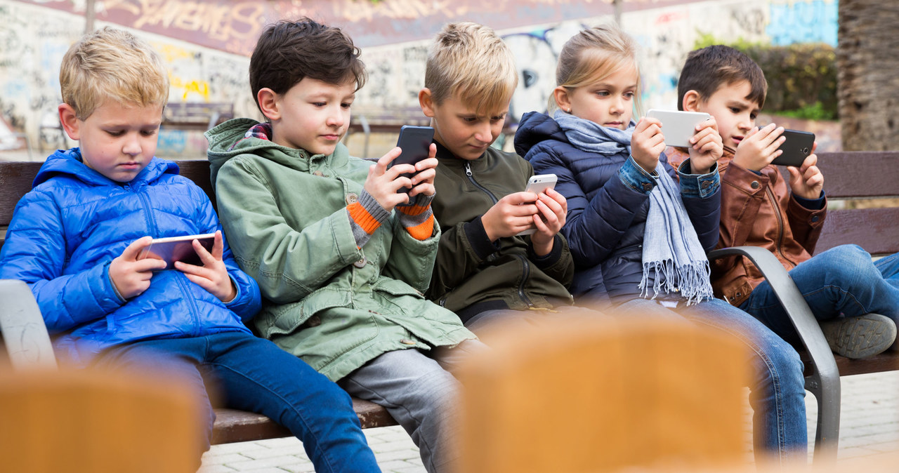 Aktywność na placu zabaw nie musi wyglądać w ten sposób /123RF/PICSEL