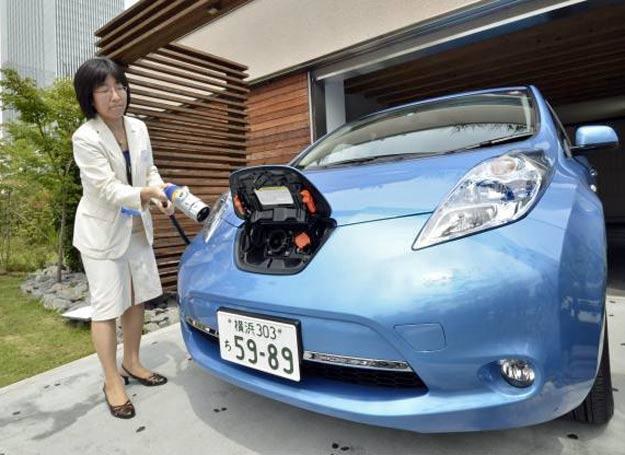 Akumulatory Nissana Leaf pozwolą na 2 dniowe zasilenie całego domu /AFP