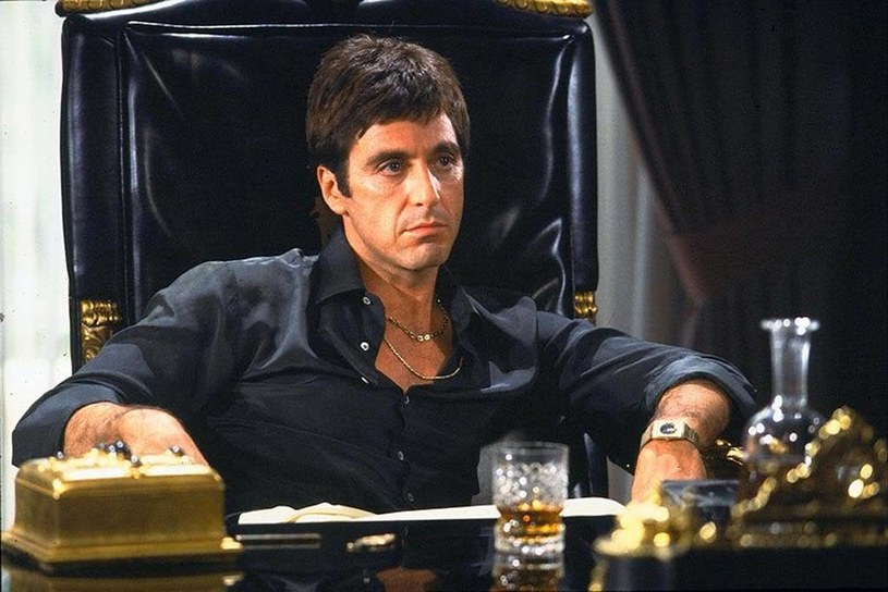 Al Pacino w filmie "Człowiek z blizną" (1983) /materiały prasowe
