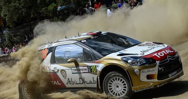 Al Qassimi i jego DS3 WRC. Tym samochodem pojedzie Kubica /AFP