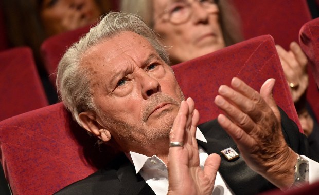 Alain Delon nie chce uznać nieślubnego syna. Toczy się bitwa sądowa