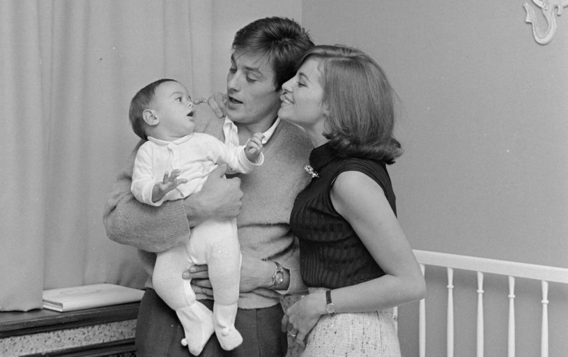 Alain Delon ze swoją żoną Nathalie i synem Anthonym, 1965 r. /East News