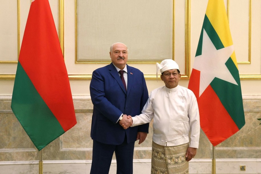 Alaksandr Łukaszenka i Min Aung Hlaing /Handout /AFP/EAST NEWS