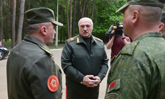 Alaksandr Łukaszenka z białoruskimi wojskowymi /AFP PHOTO / Belarusian presidential press service / HANDOUT /East News