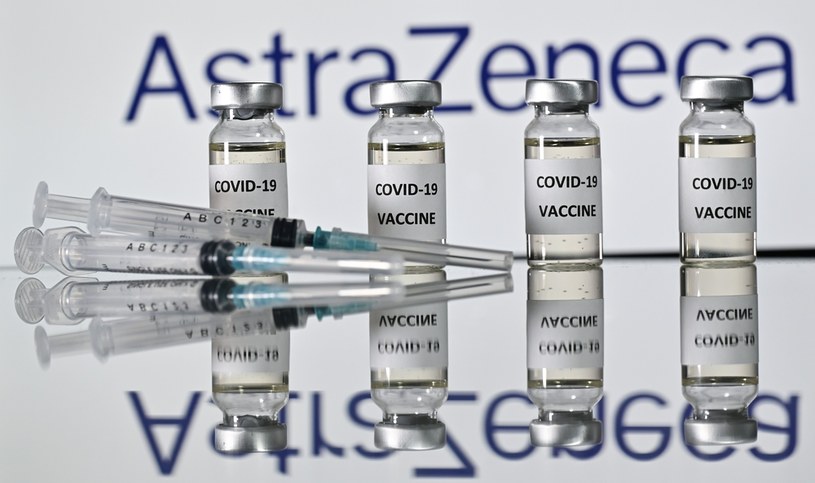 Alarm bombowy w fabryce szczepionek przeciw COVID-19 /JUSTIN TALLIS /AFP